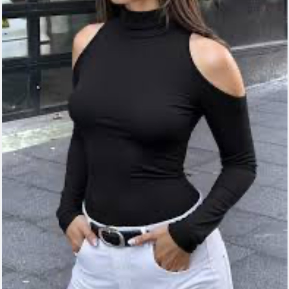Rock & Republic Cold Shoulder Fitted Top Large Minimalist Long Slv Turtle Neck